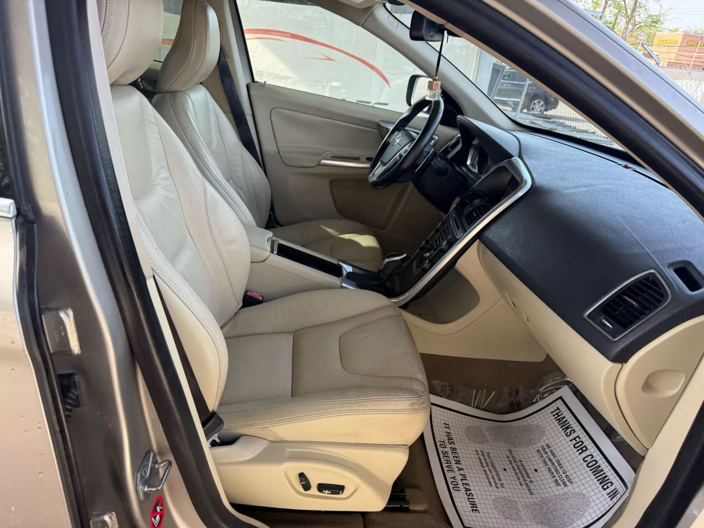 2014 Volvo Xc60 - Image 25