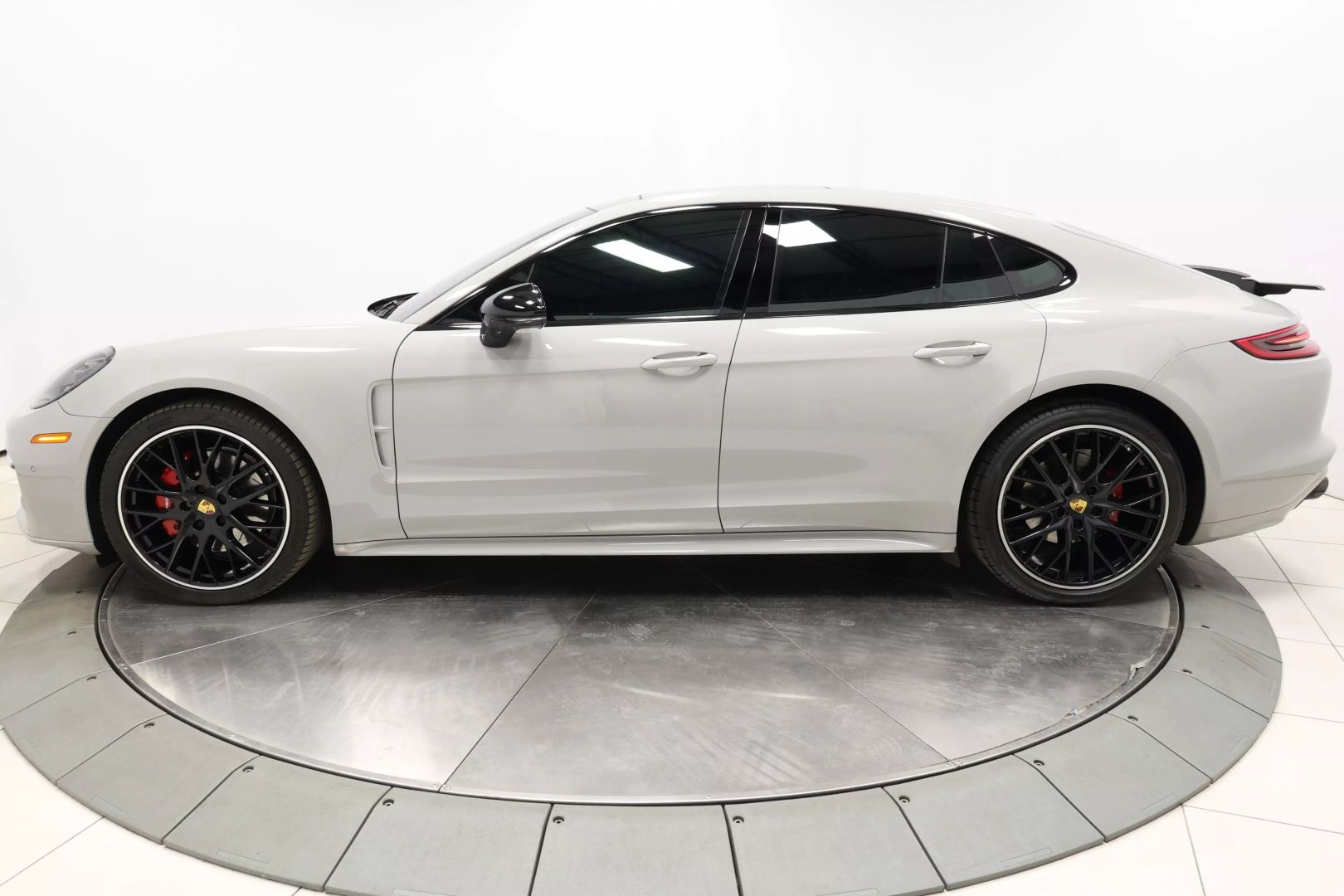 2017 Porsche Panamera - Image 6