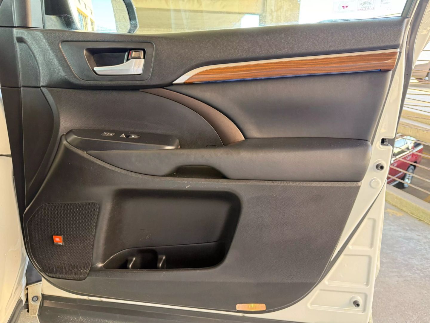 2018 Toyota Highlander - Image 28