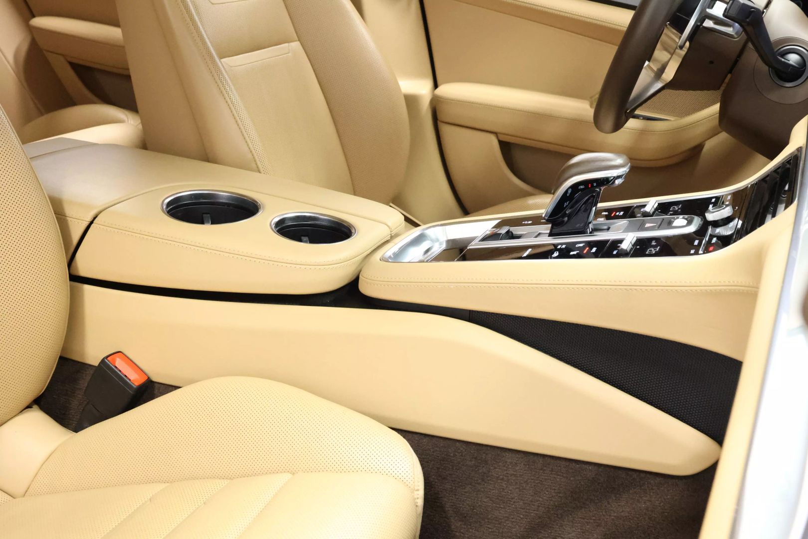2017 Porsche Panamera - Image 93