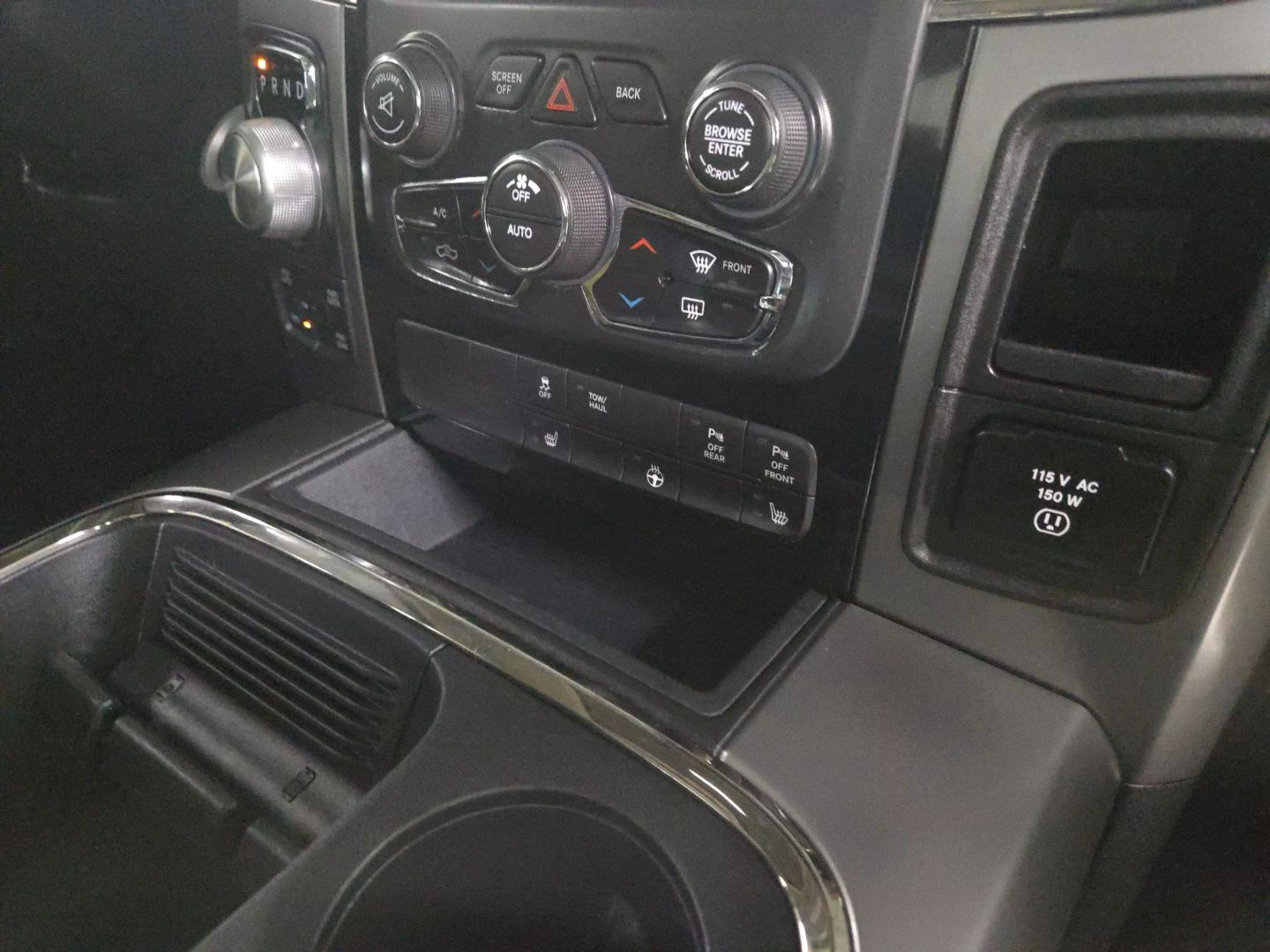 2016 Ram 1500 Crew Cab - Image 29