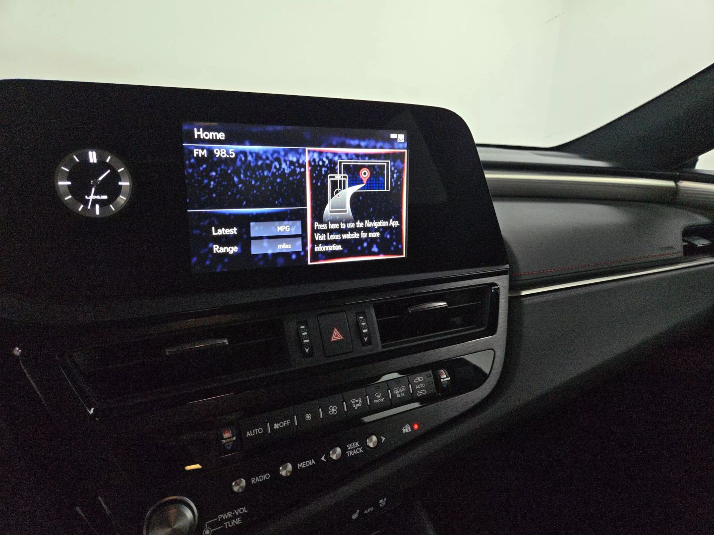 2022 Lexus Es - Image 25