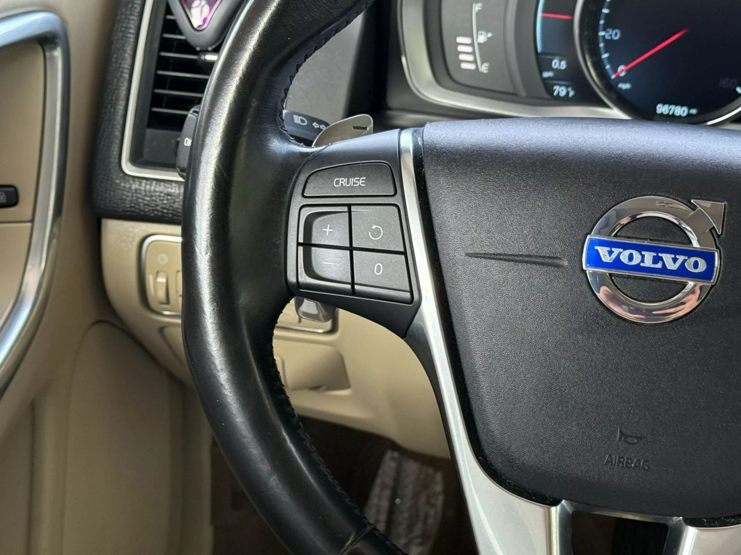 2014 Volvo Xc60 - Image 31