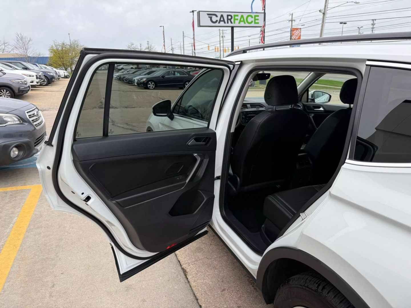 2021 Volkswagen Tiguan - Image 19