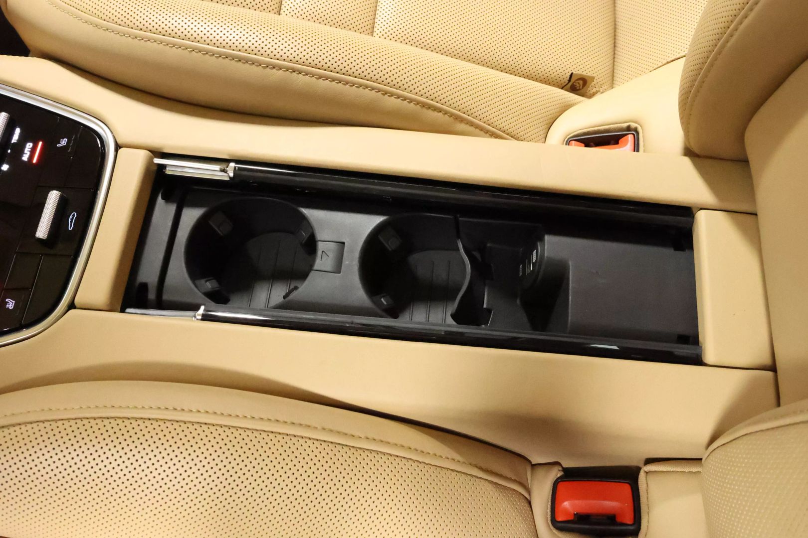 2017 Porsche Panamera - Image 55