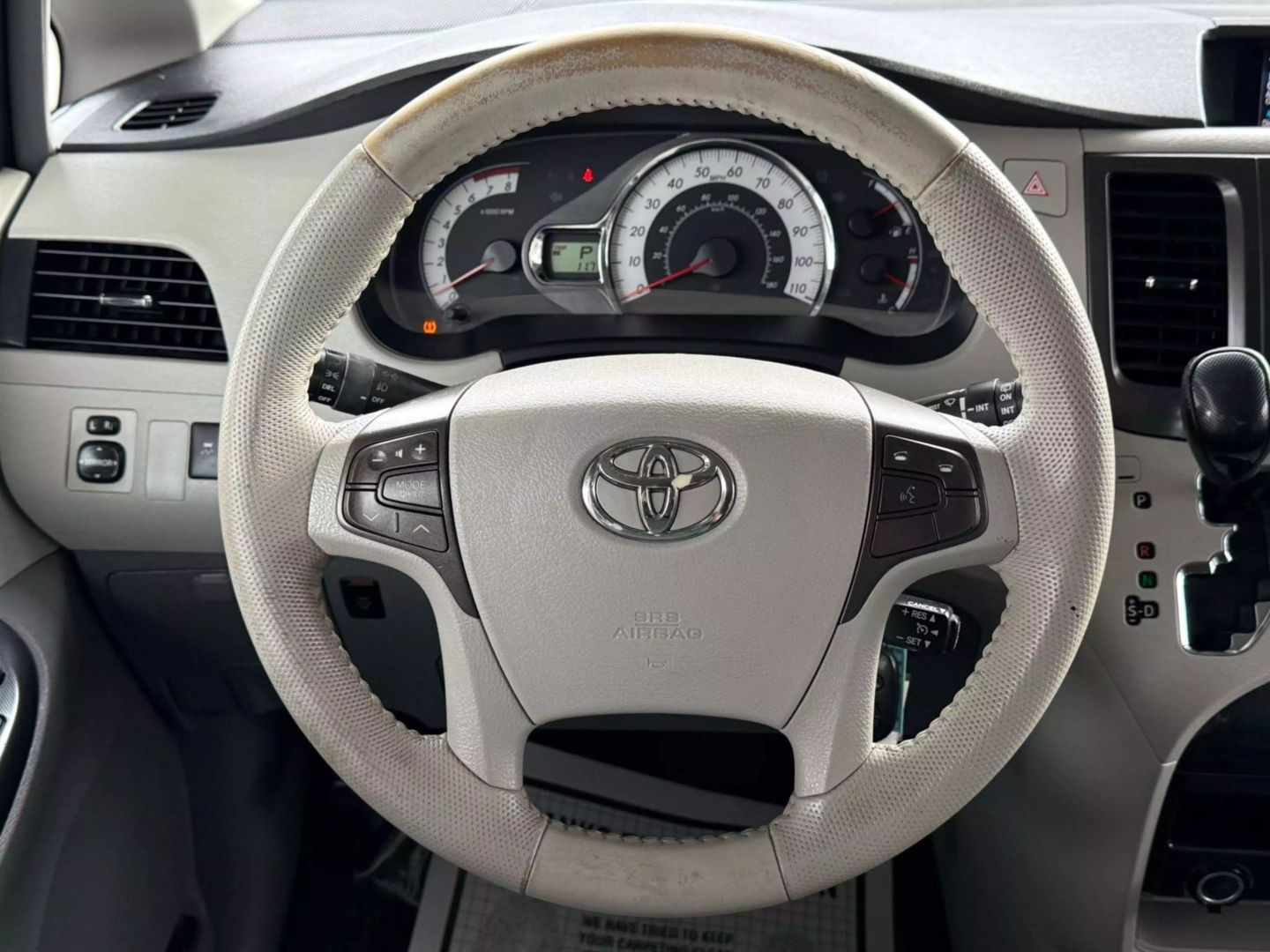 2013 Toyota Sienna - Image 29