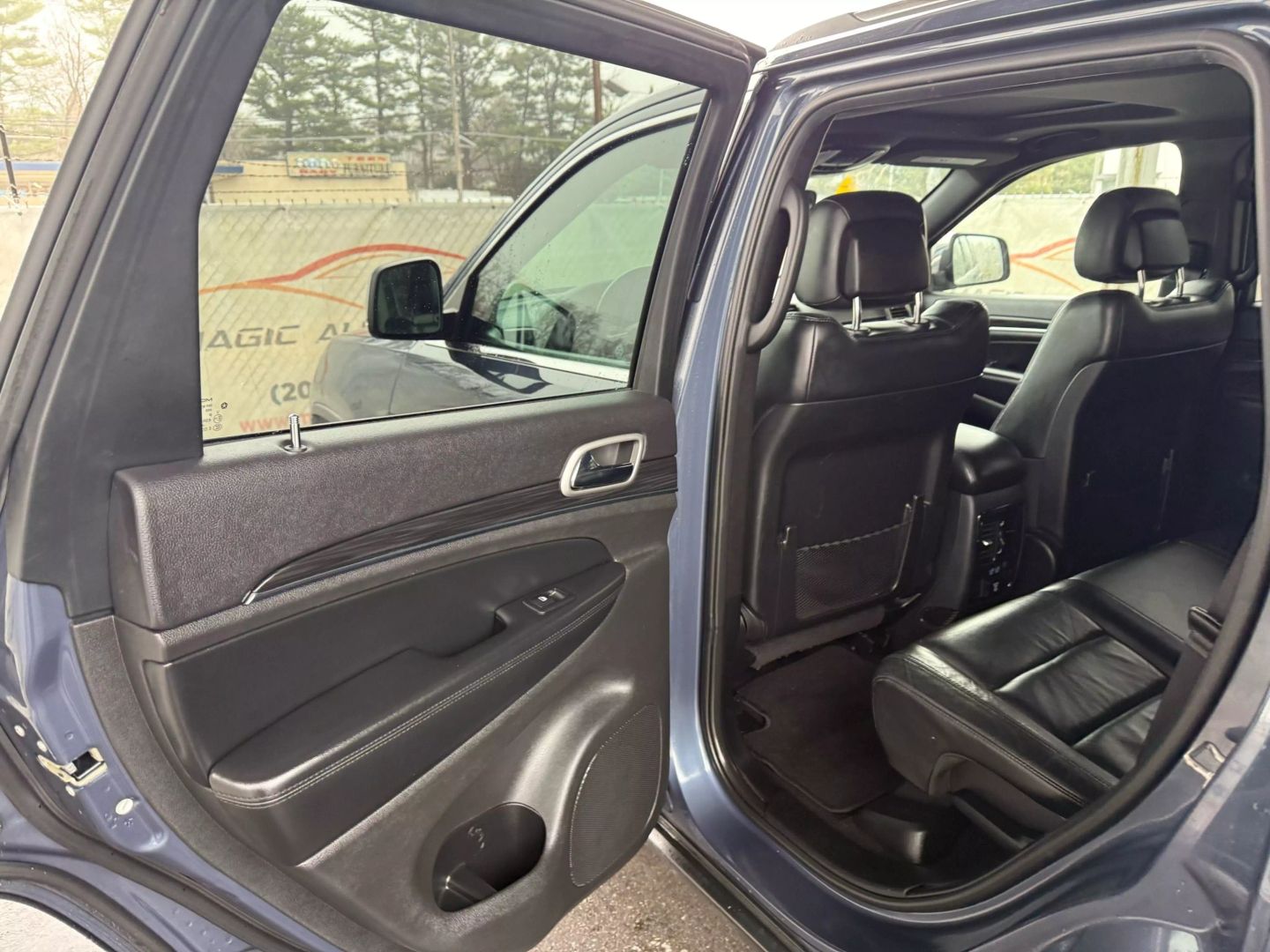 2019 Jeep Grand Cherokee - Image 17