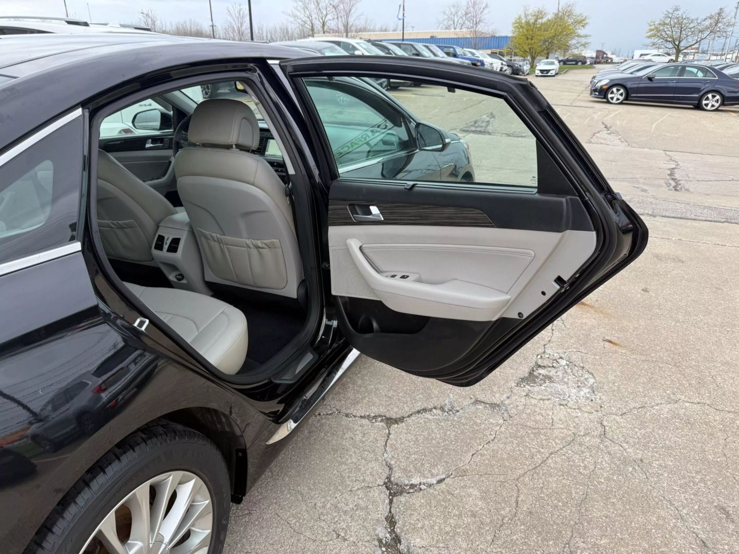 2015 Hyundai Sonata - Image 21