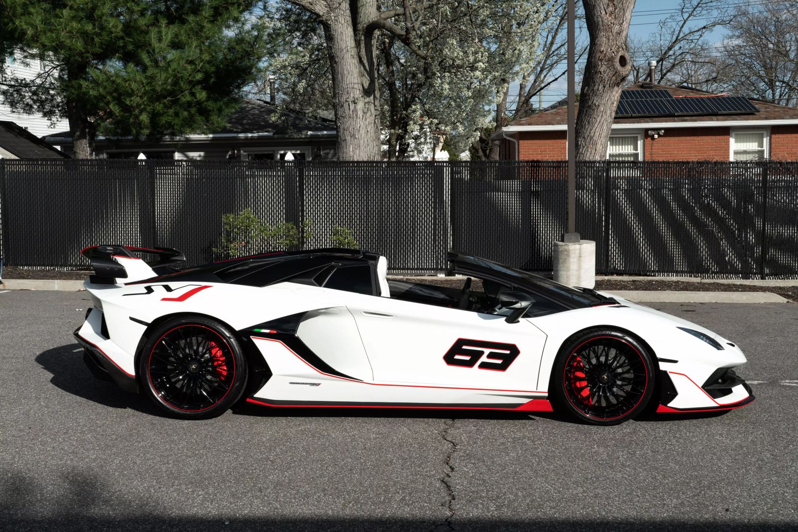 2021 Lamborghini Aventador - Image 17