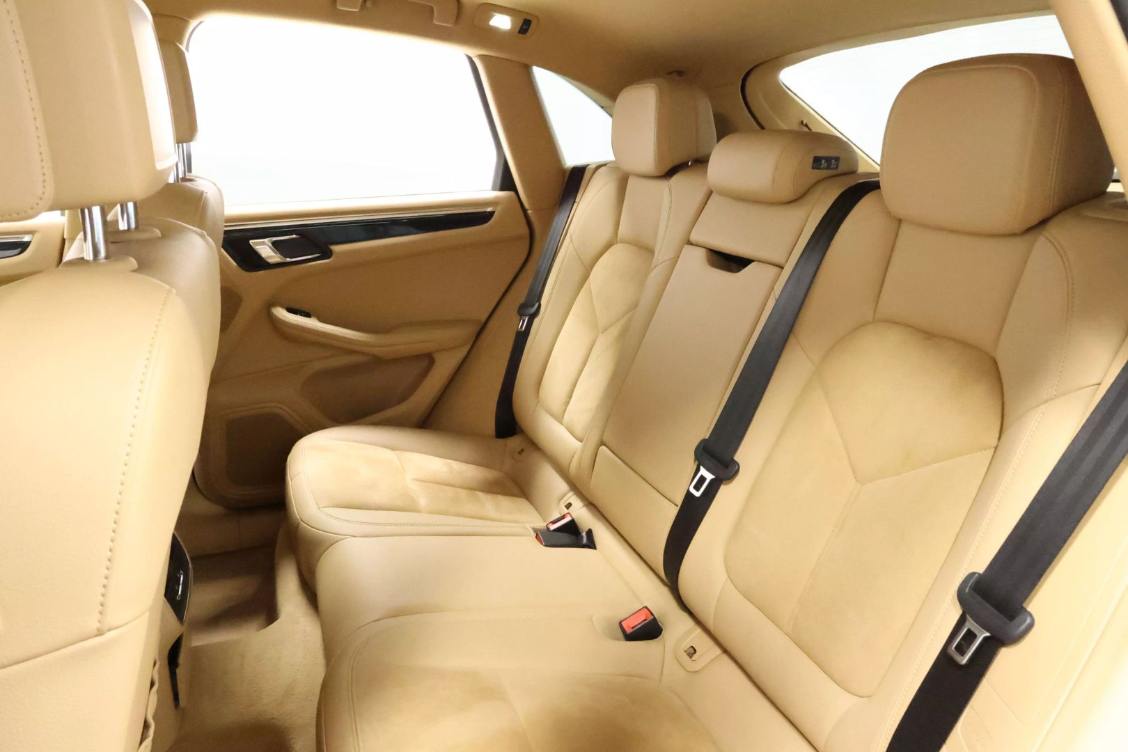 2016 Porsche Macan - Image 3