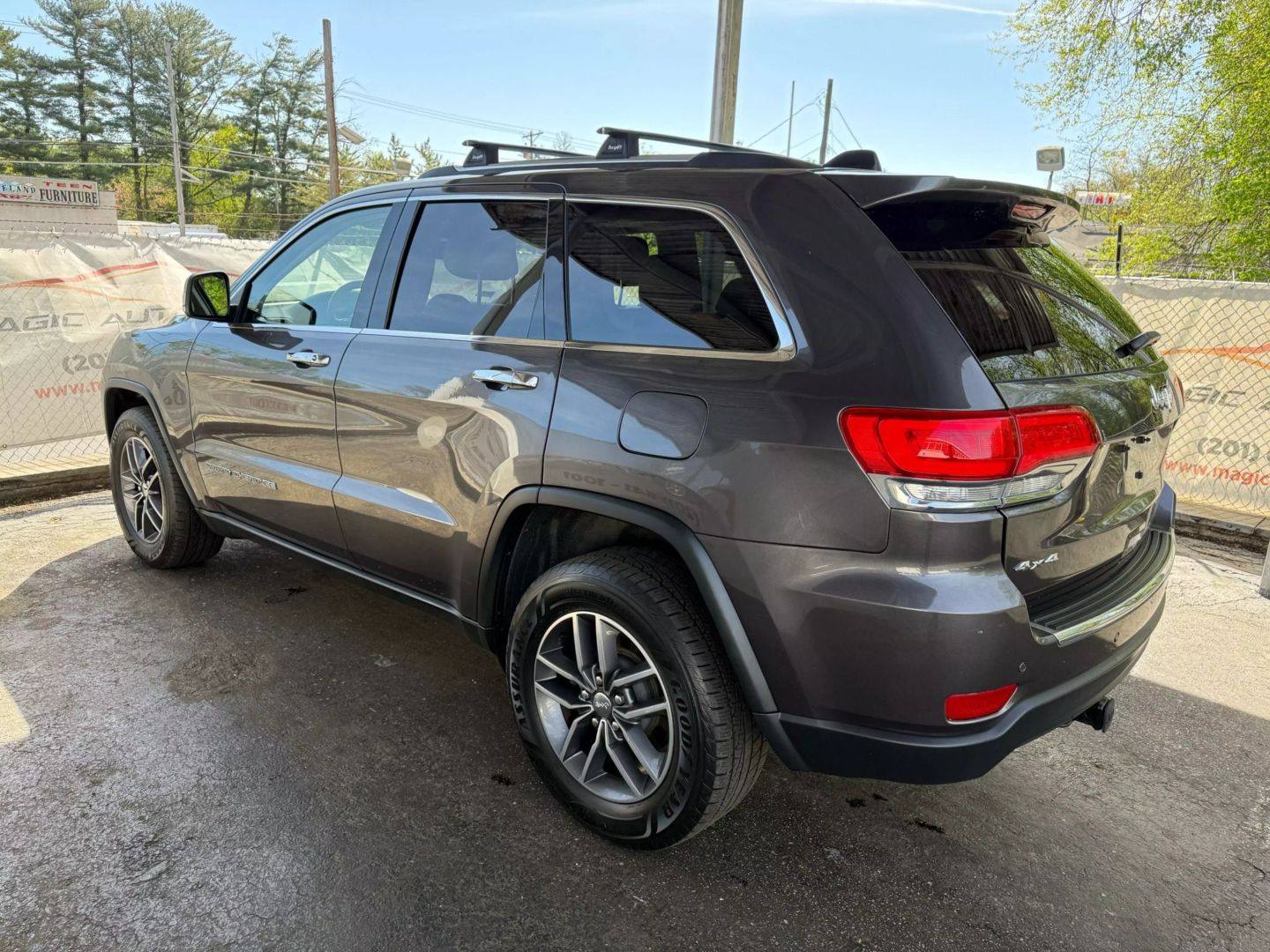 2018 Jeep Grand Cherokee - Image 13