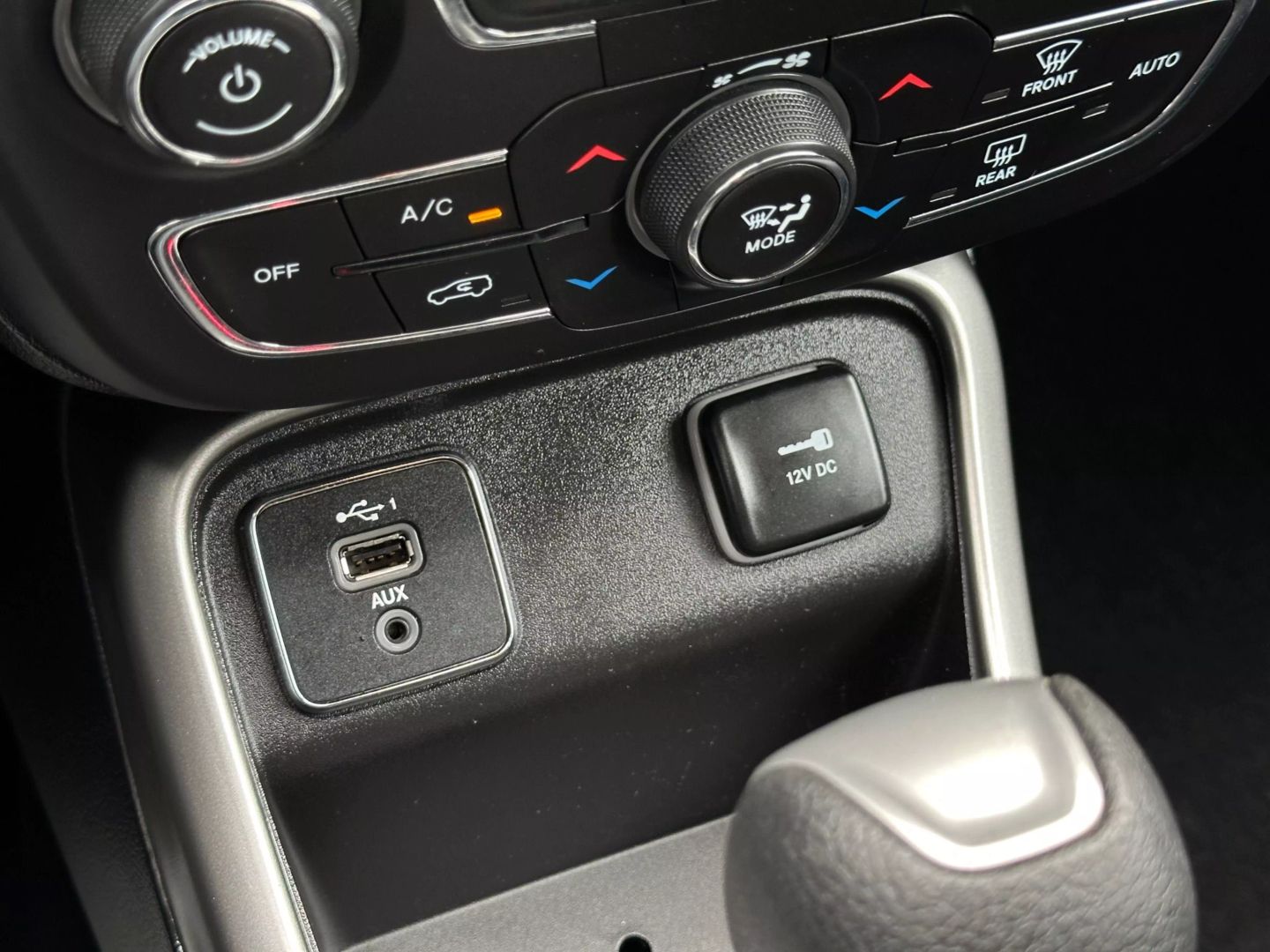 2019 Jeep Compass - Image 36