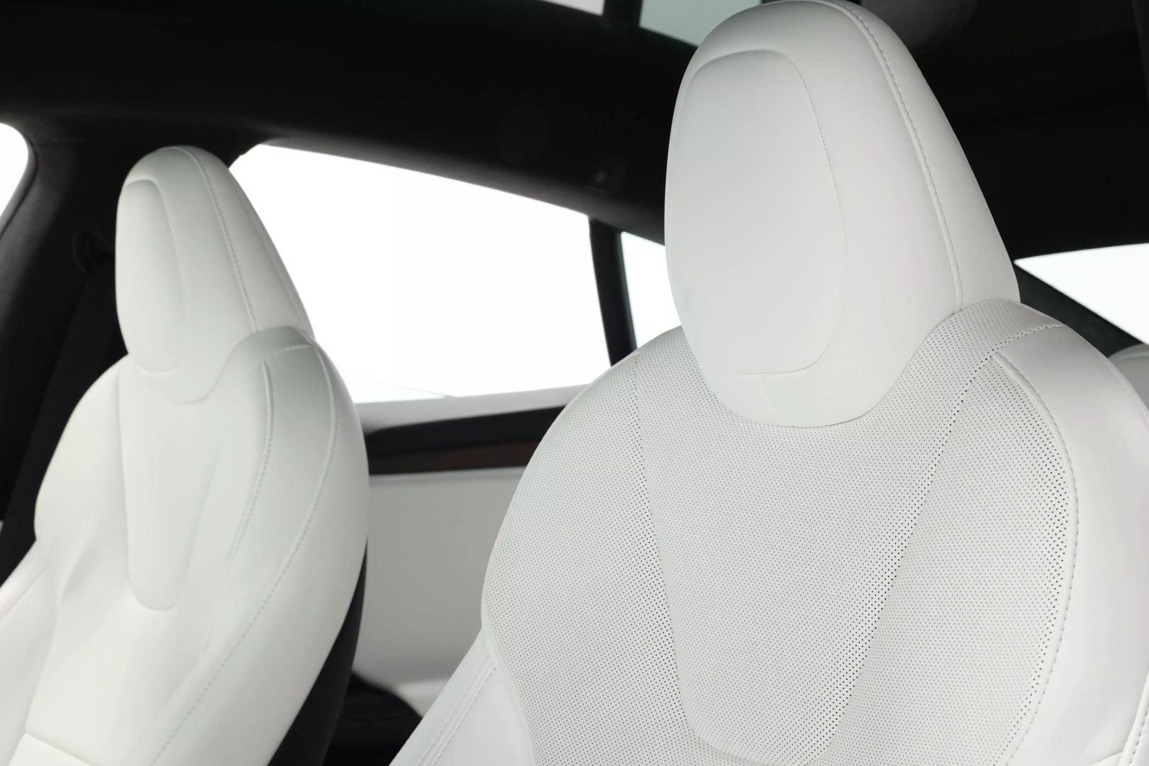2022 Tesla Model S - Image 14