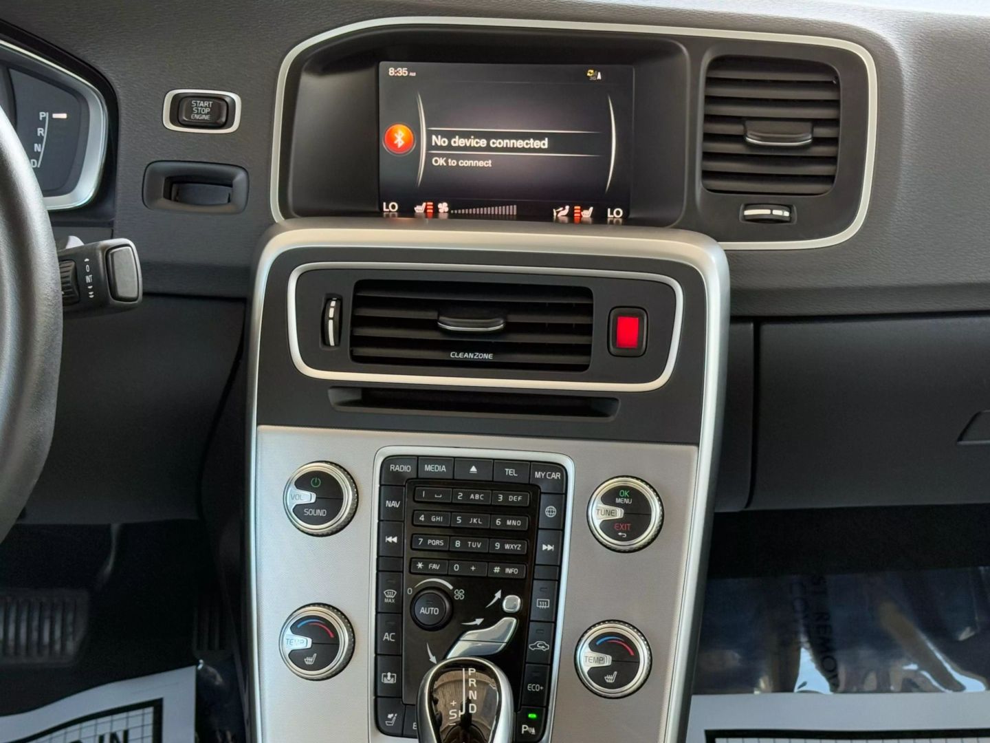 2017 Volvo S60 - Image 28