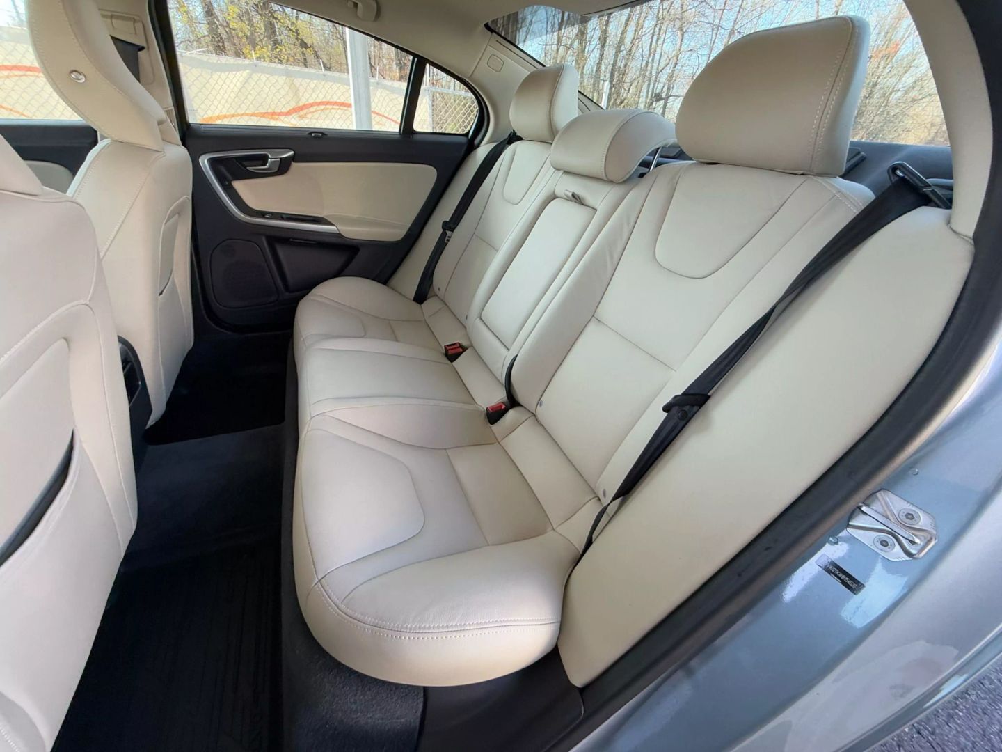 2017 Volvo S60 - Image 19
