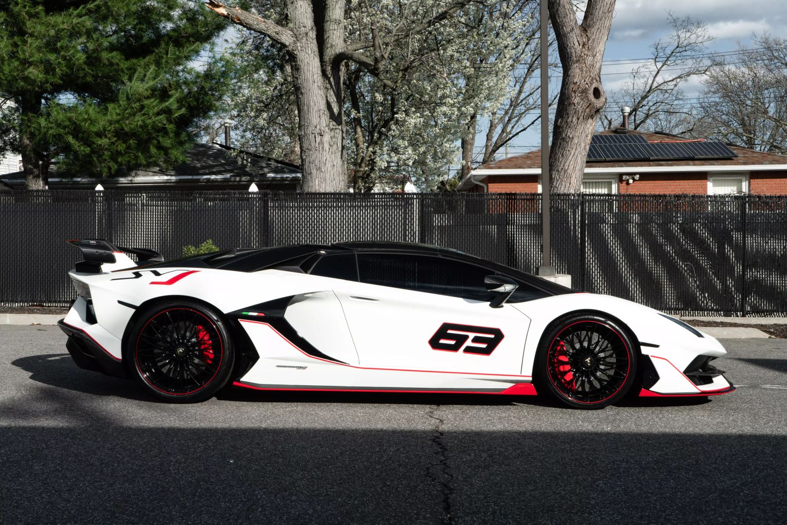 2021 Lamborghini Aventador - Image 14