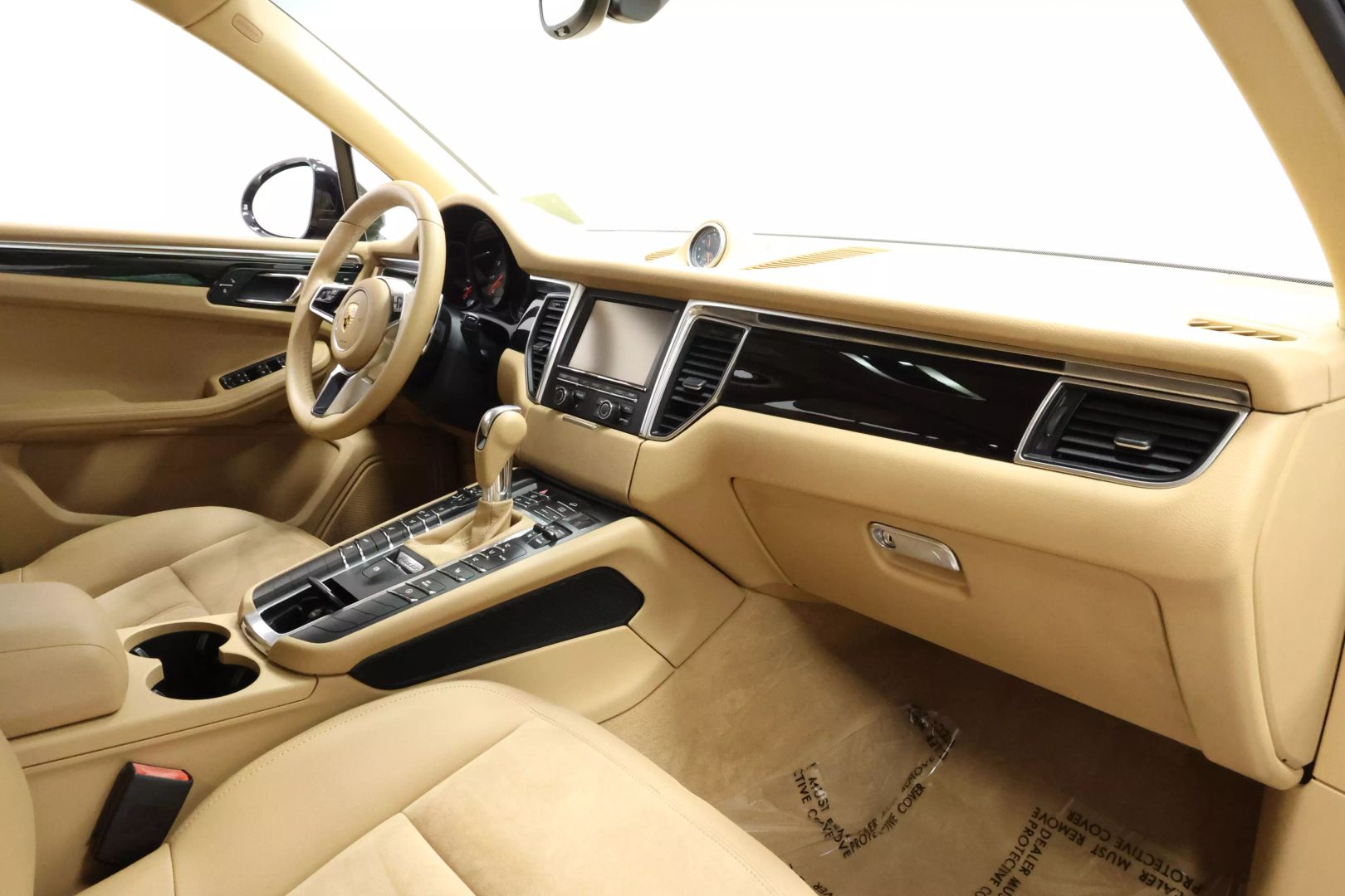 2016 Porsche Macan - Image 85