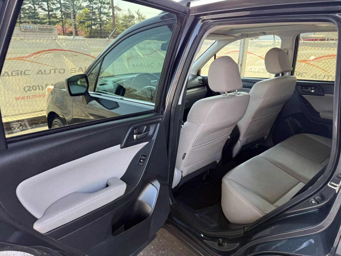 2014 Subaru Forester - Image 17