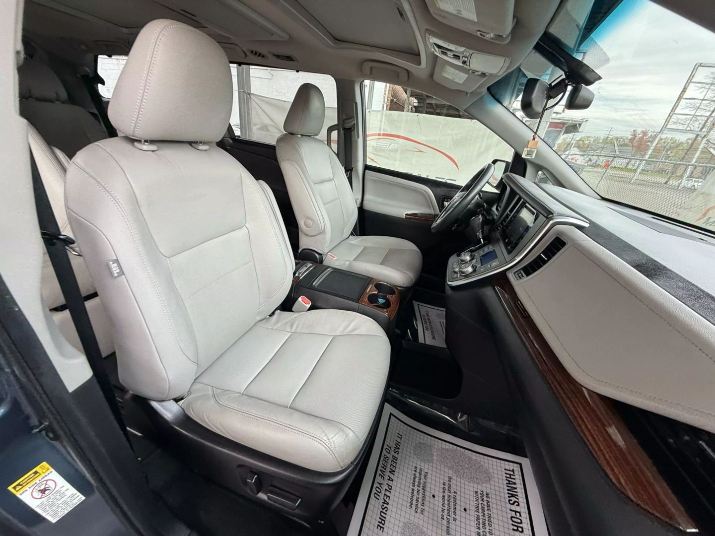 2017 Toyota Sienna - Image 23