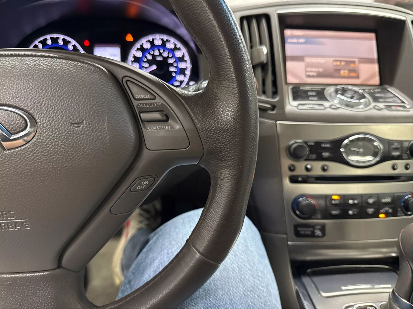 2012 Infiniti G - Image 24