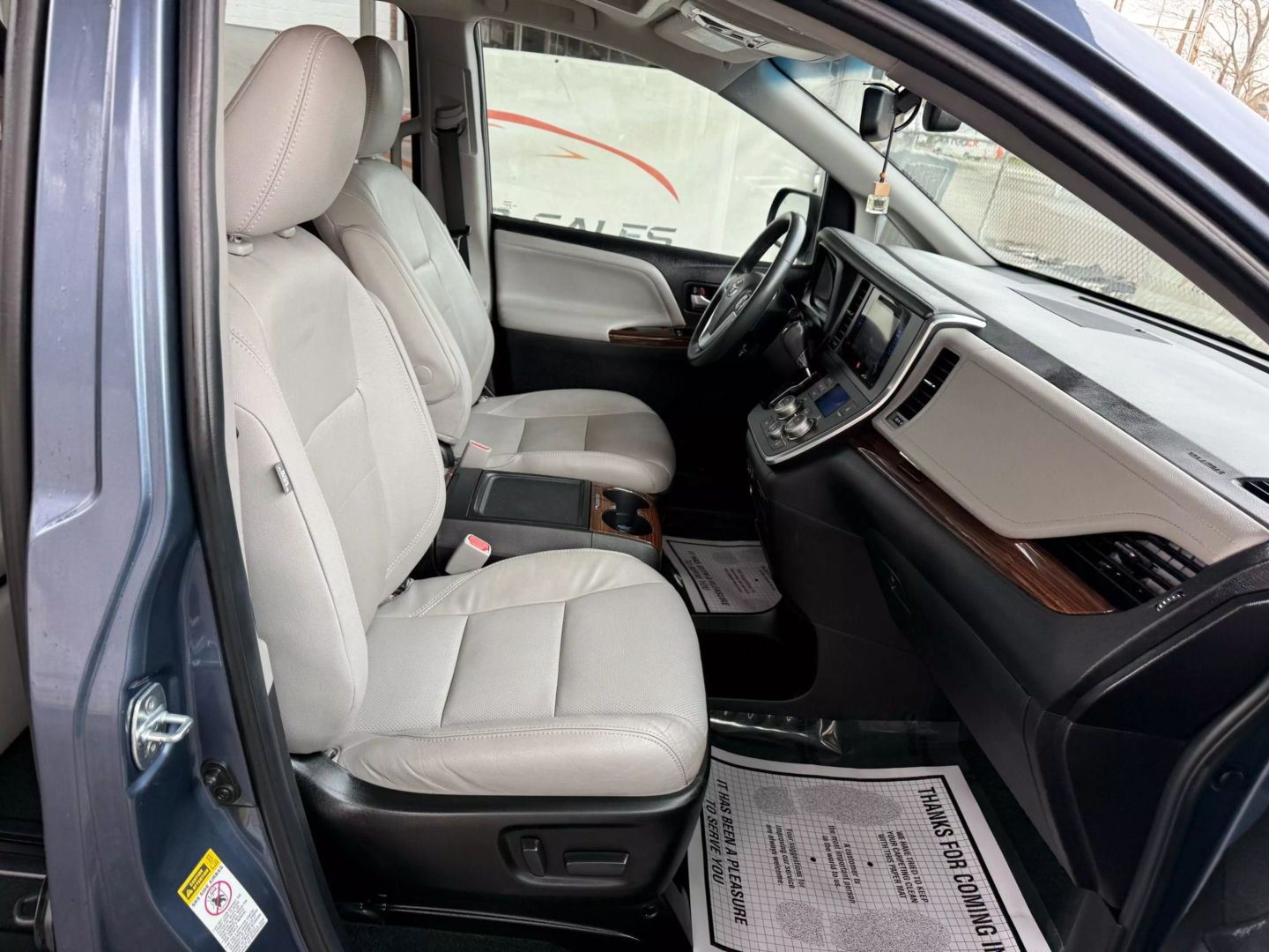 2017 Toyota Sienna - Image 22