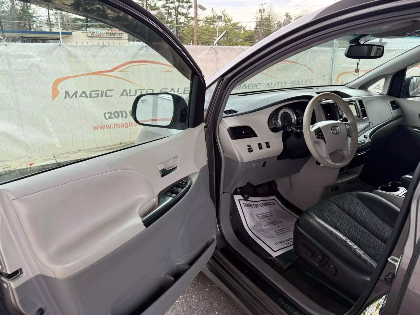 2013 Toyota Sienna - Image 14