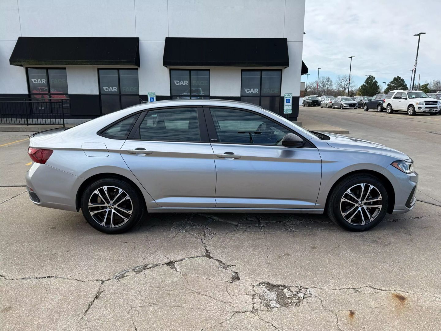 2025 Volkswagen Jetta - Image 15