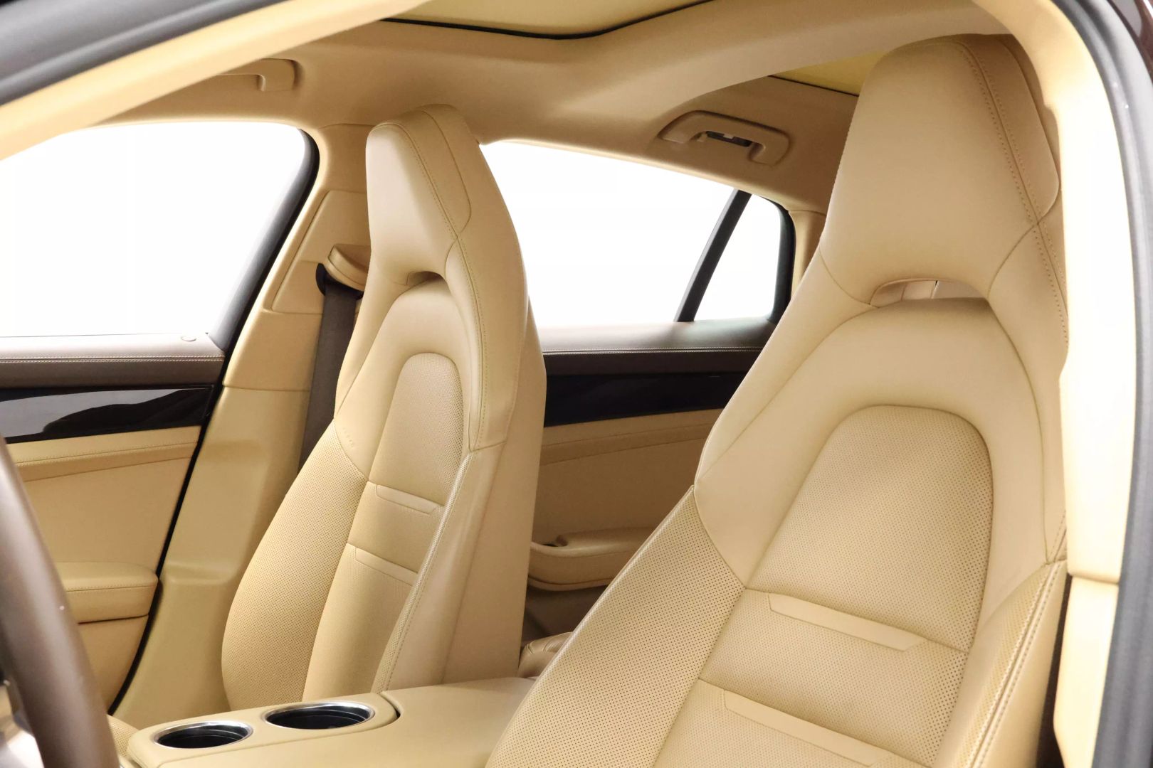2017 Porsche Panamera - Image 17