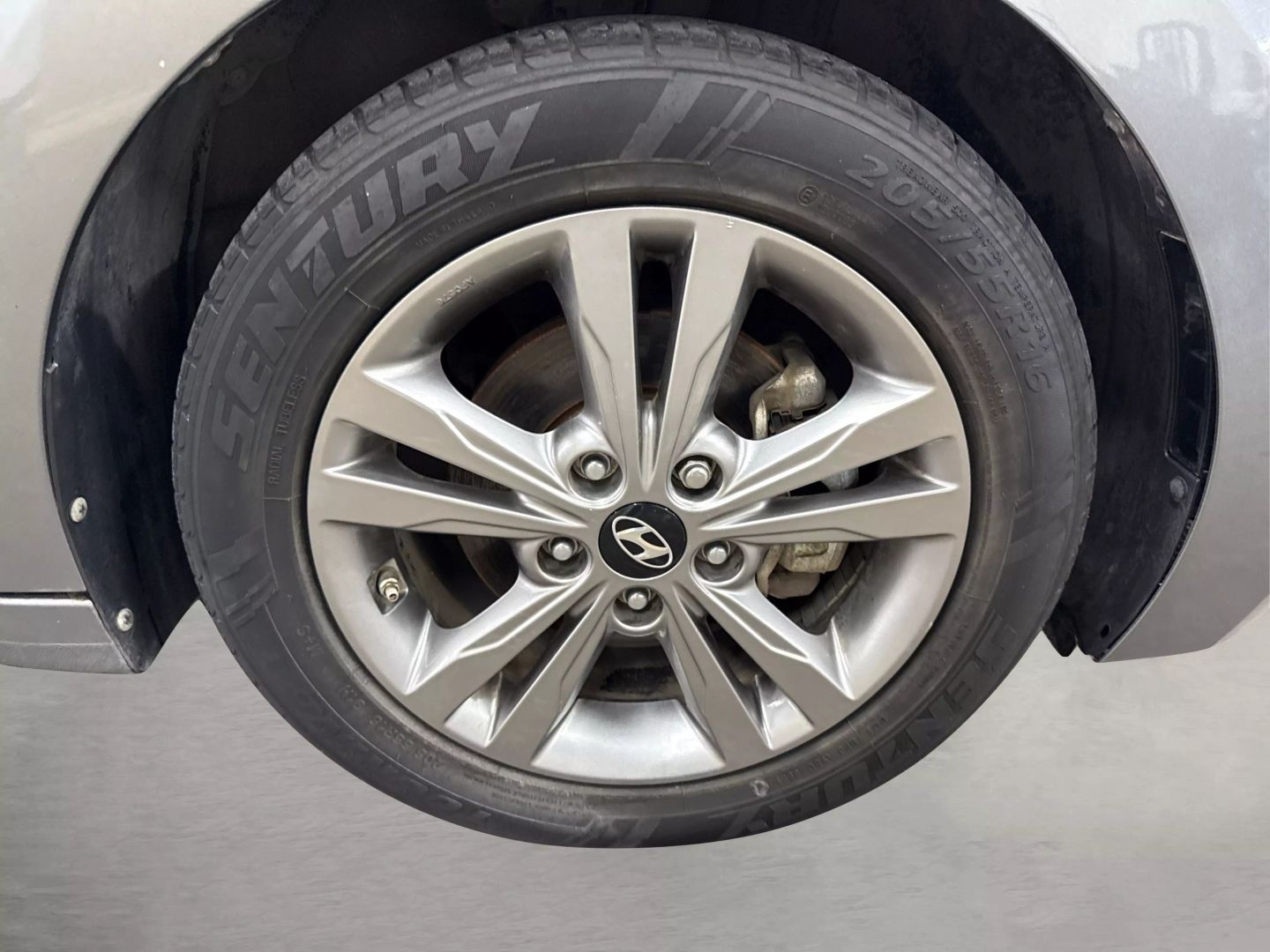 2018 Hyundai Elantra - Image 15