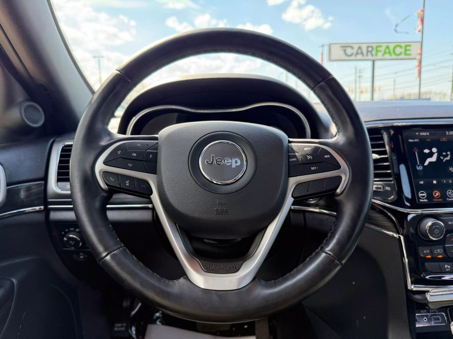 2020 Jeep Grand Cherokee - Image 32