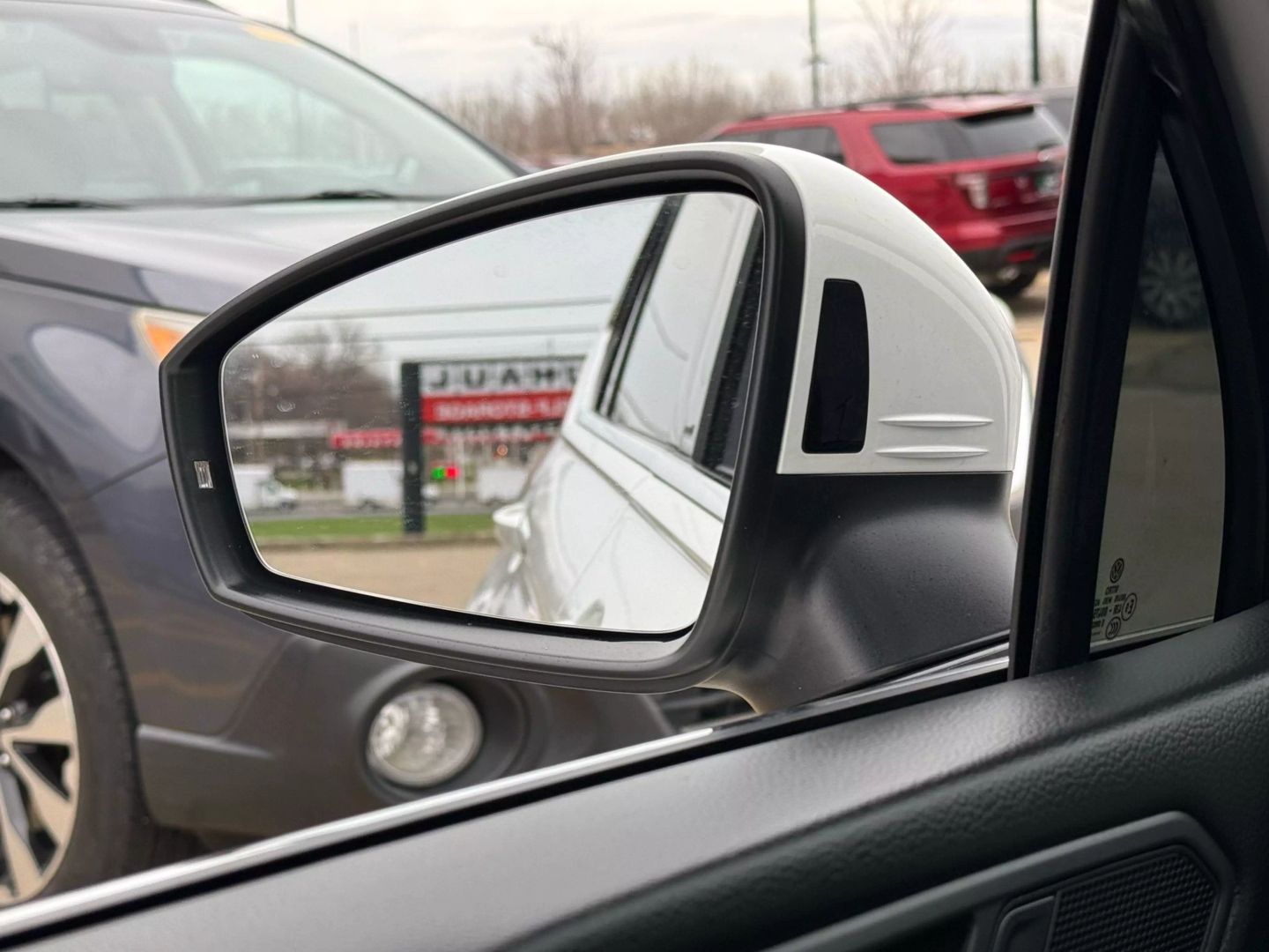 2021 Volkswagen Tiguan - Image 48