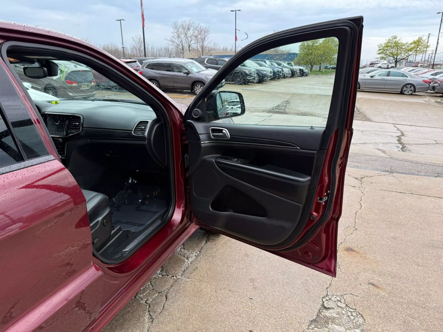 2020 Jeep Grand Cherokee - Image 23