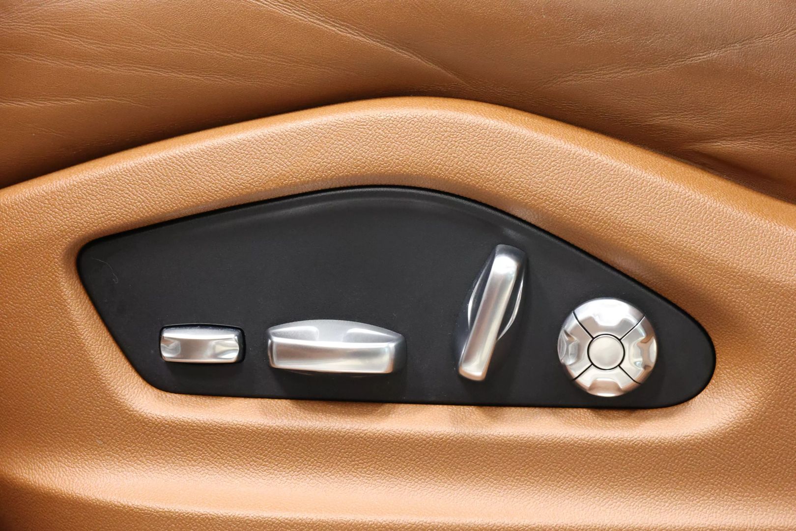 2021 Porsche Cayenne Coupe - Image 15