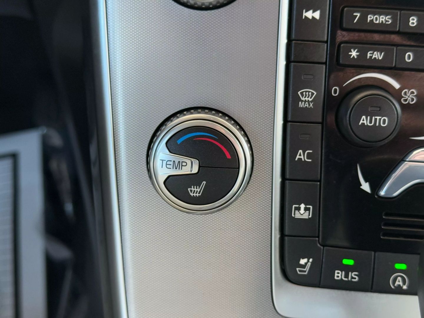 2017 Volvo S60 - Image 29