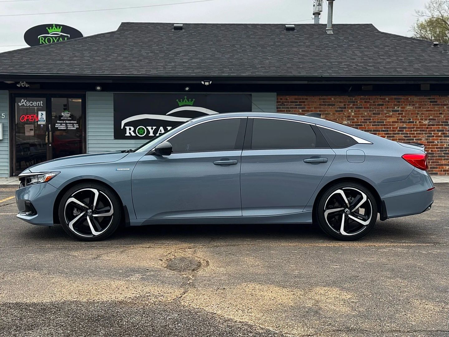 2022 Honda Accord Hybrid - Image 8