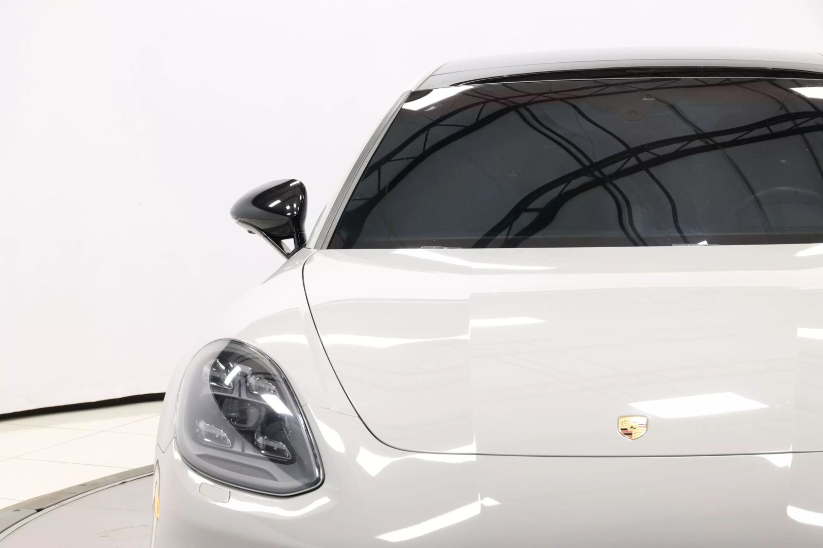 2017 Porsche Panamera - Image 118