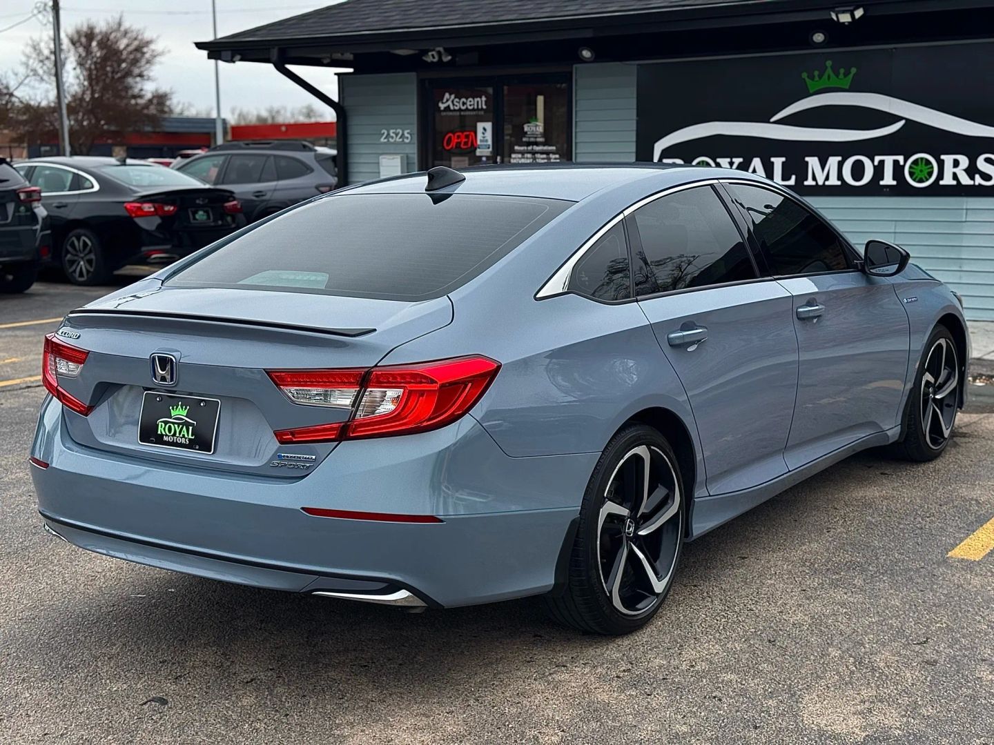 2022 Honda Accord Hybrid - Image 11