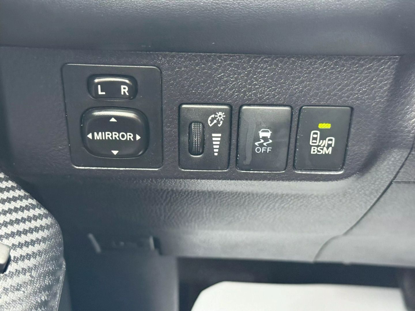 2015 Toyota Rav4 - Image 42