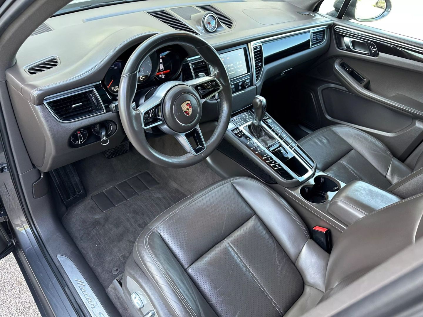 2015 Porsche Macan - Image 10
