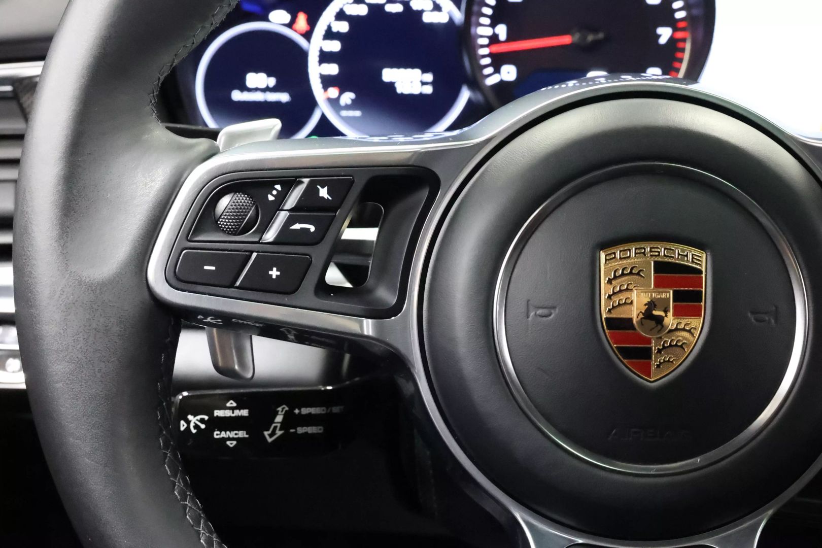 2017 Porsche Panamera - Image 23