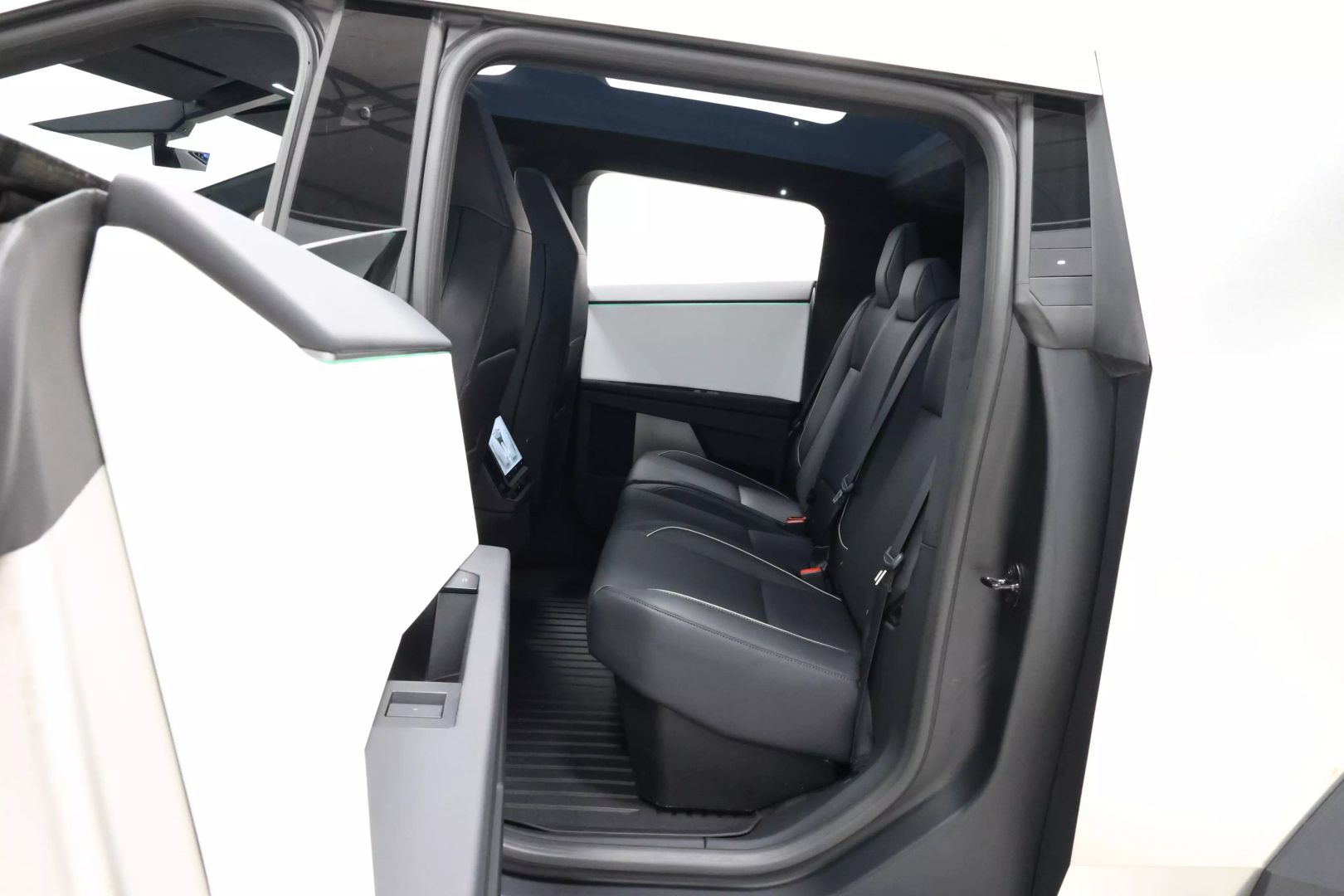 2024 Tesla Cybertruck - Image 57
