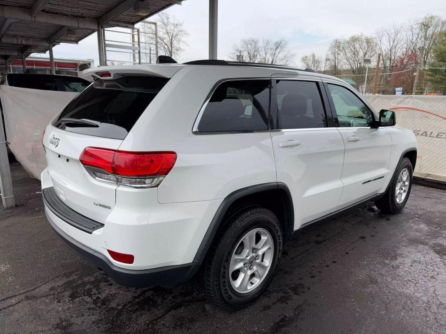 2017 Jeep Grand Cherokee - Image 12