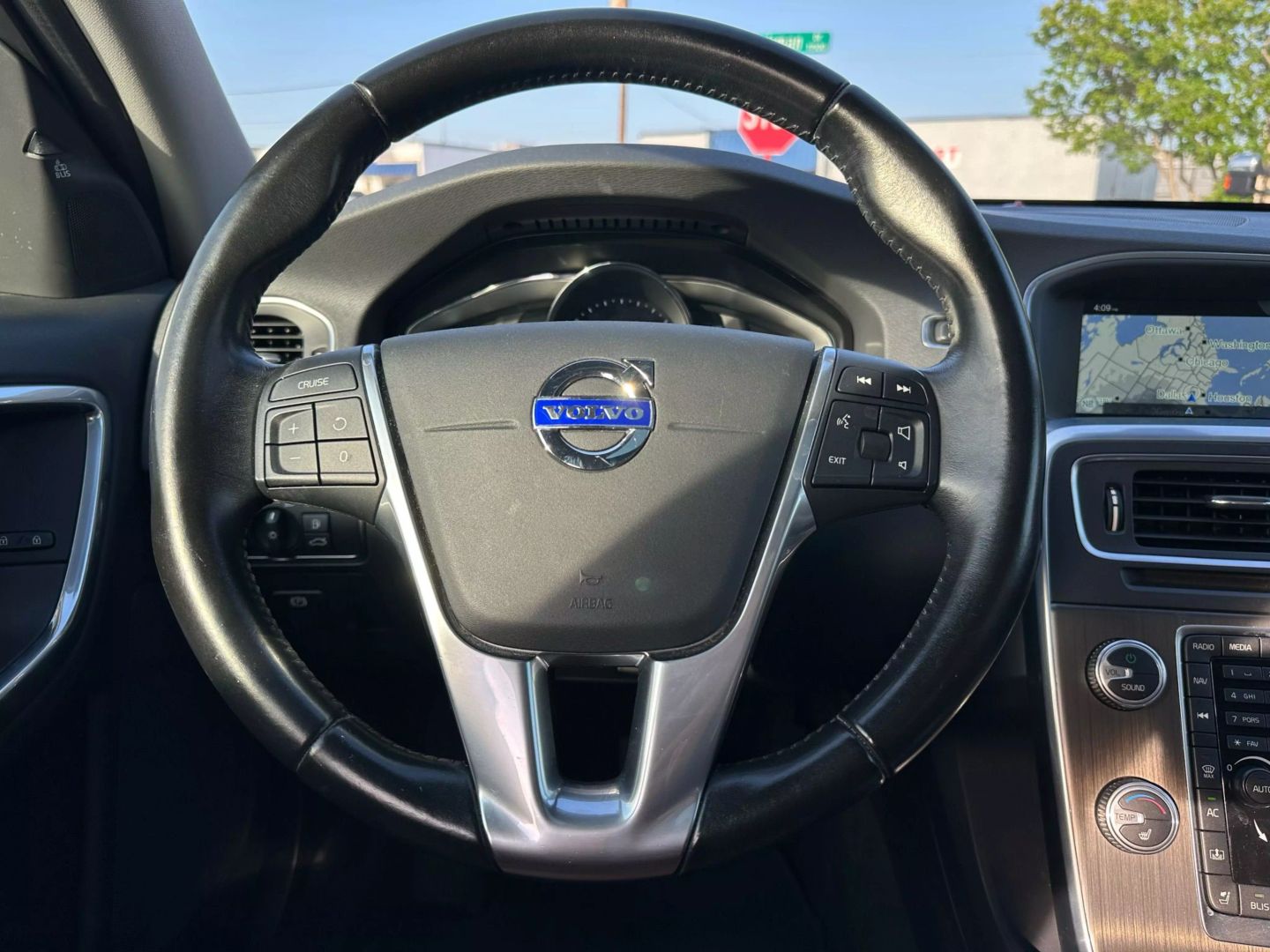 2016 Volvo S60 - Image 26