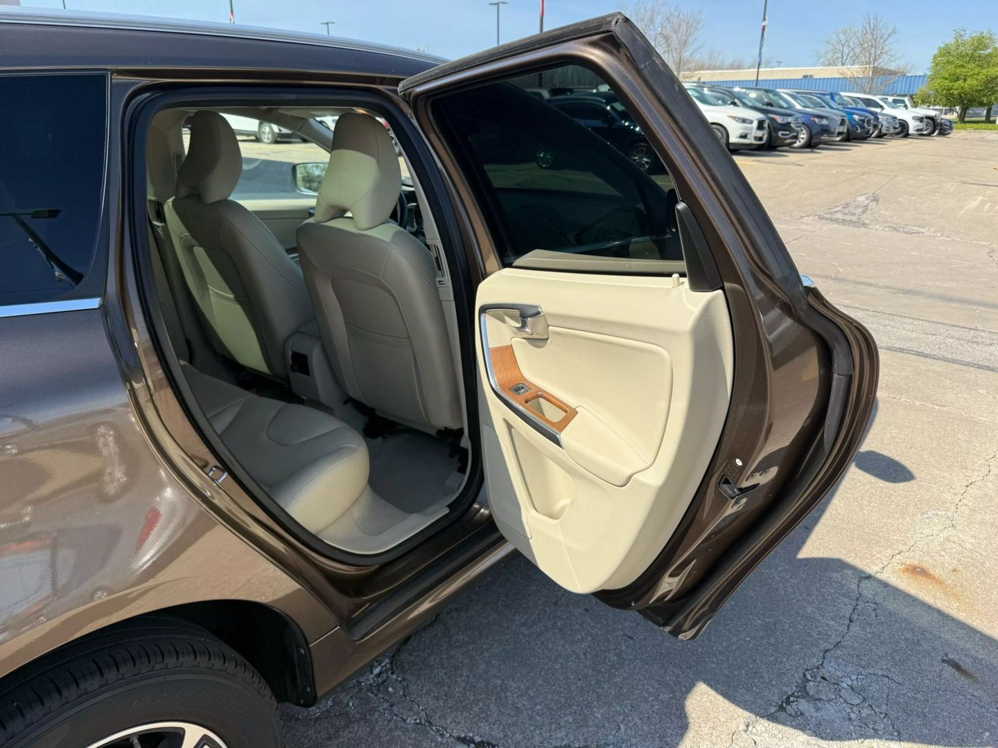 2015 Volvo Xc60 - Image 23