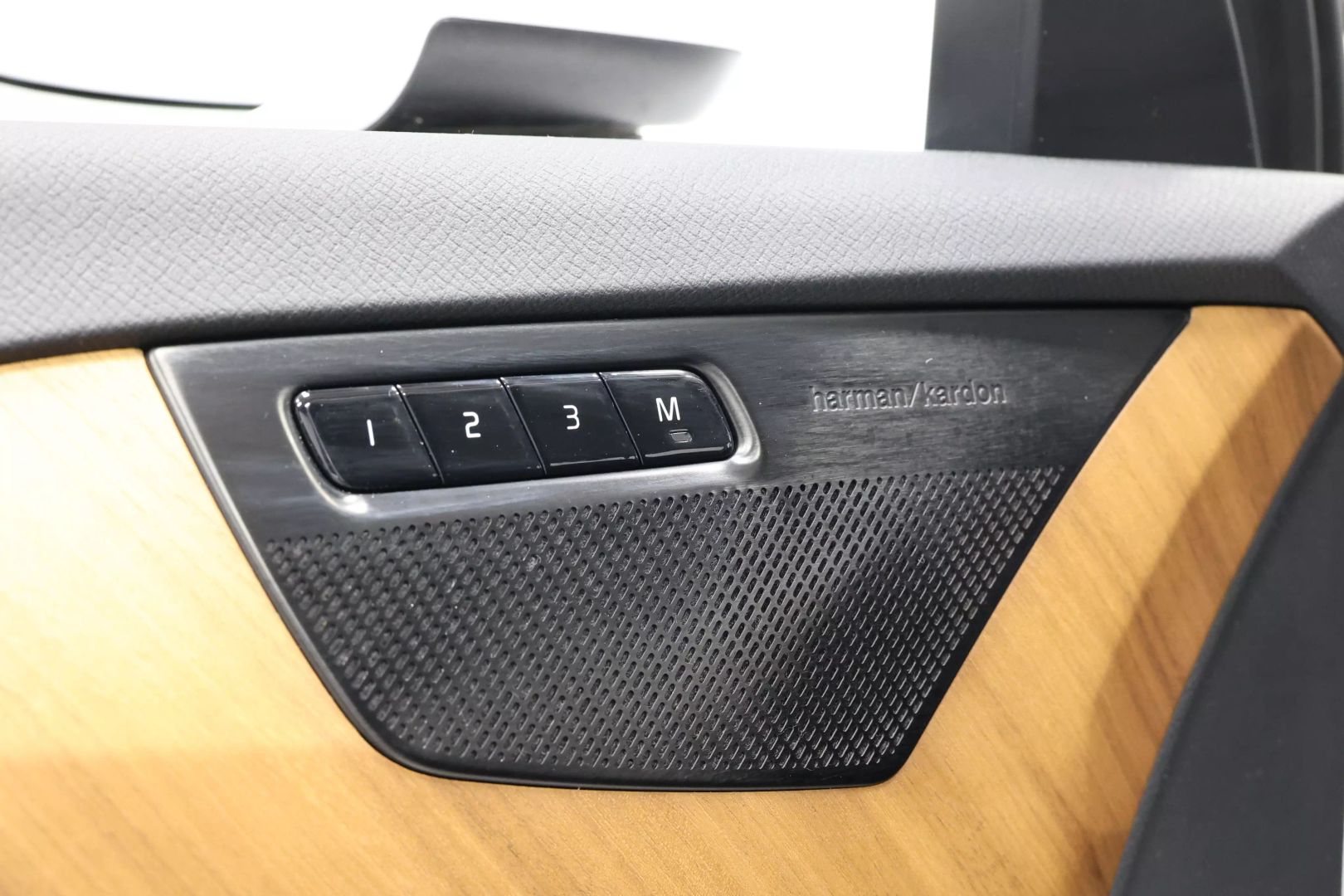 2022 Volvo Xc90 - Image 12