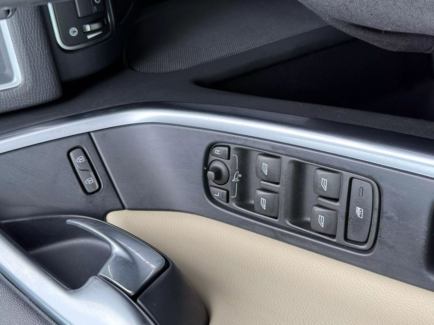 2017 Volvo Xc60 - Image 42