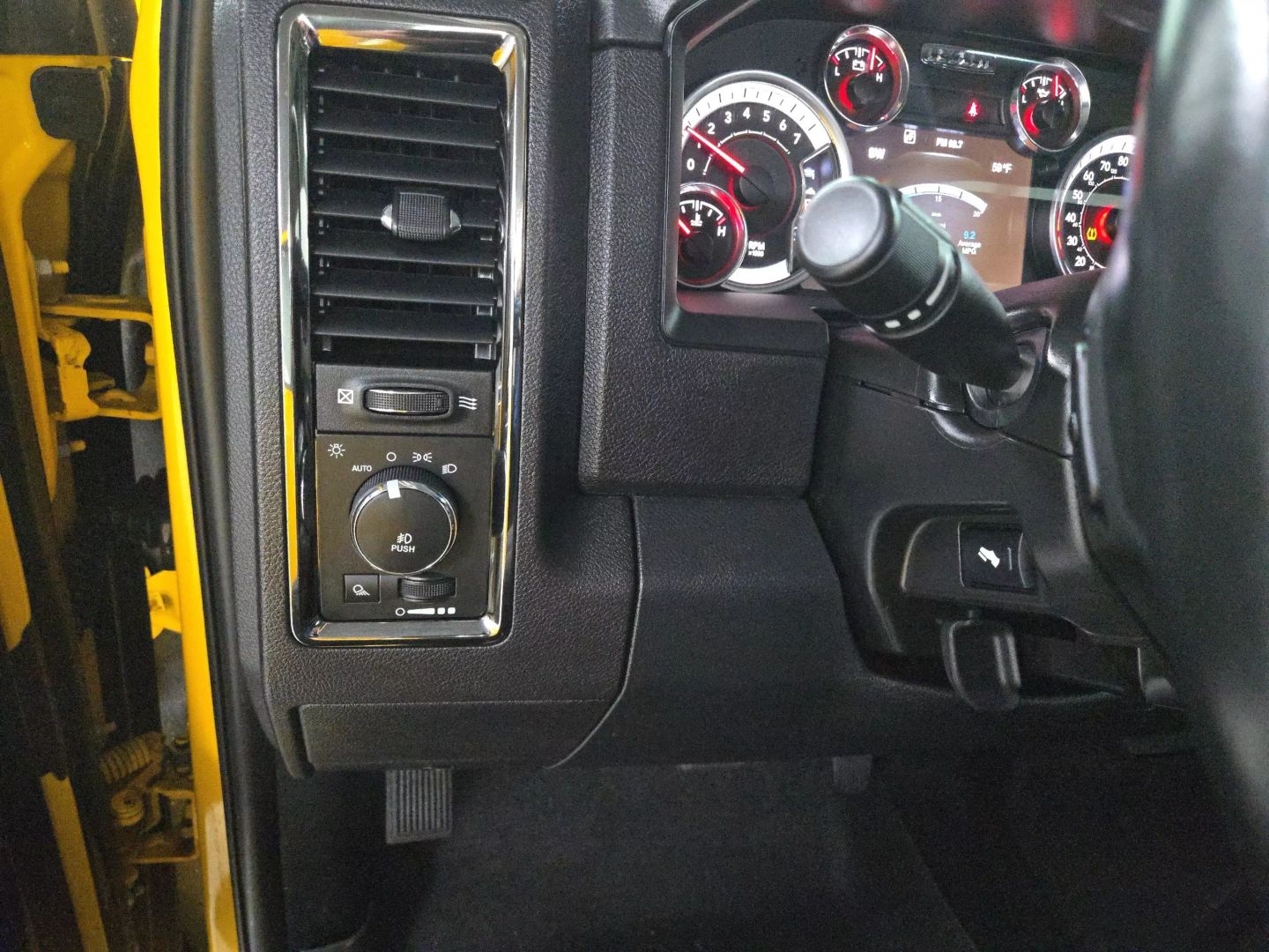 2016 Ram 1500 Crew Cab - Image 30