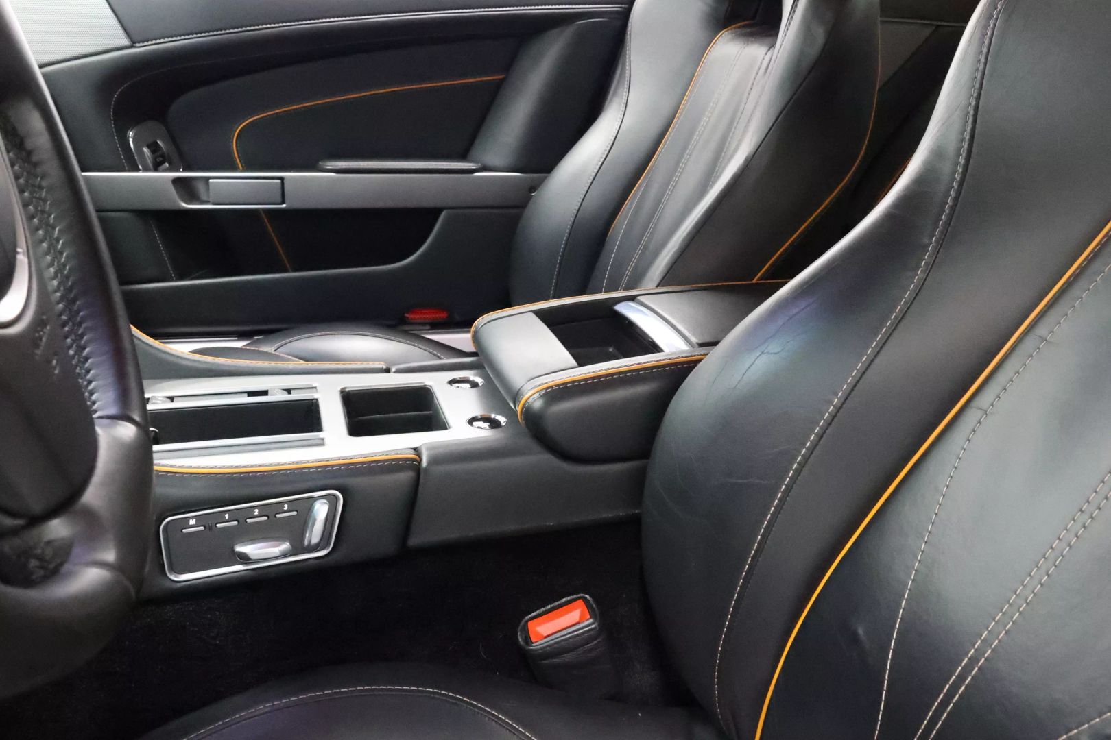 2012 Aston Martin Virage - Image 17
