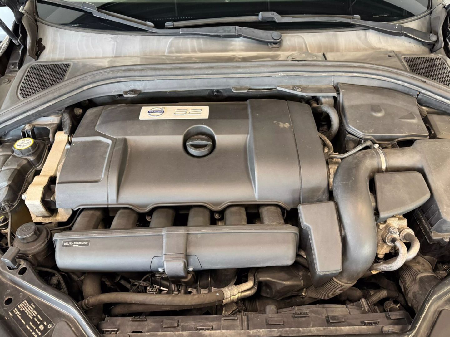 2012 Volvo Xc60 3.2 Sport Utility 4d - Image 30