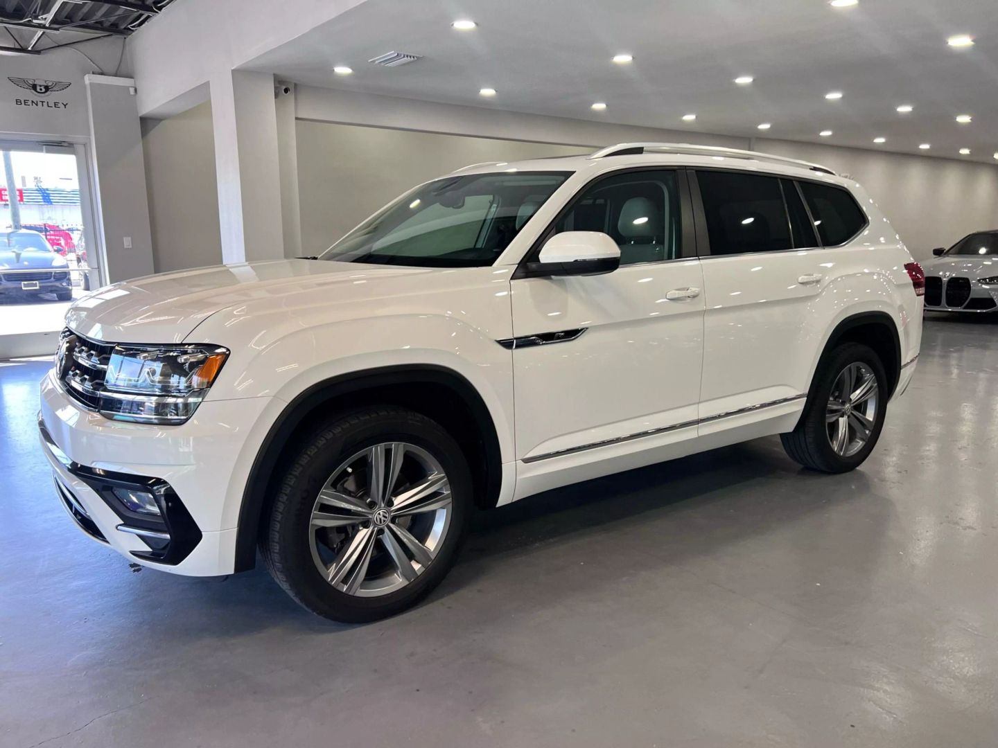 2019 Volkswagen Atlas Sel R-line Sport Utility 4d - Image 4